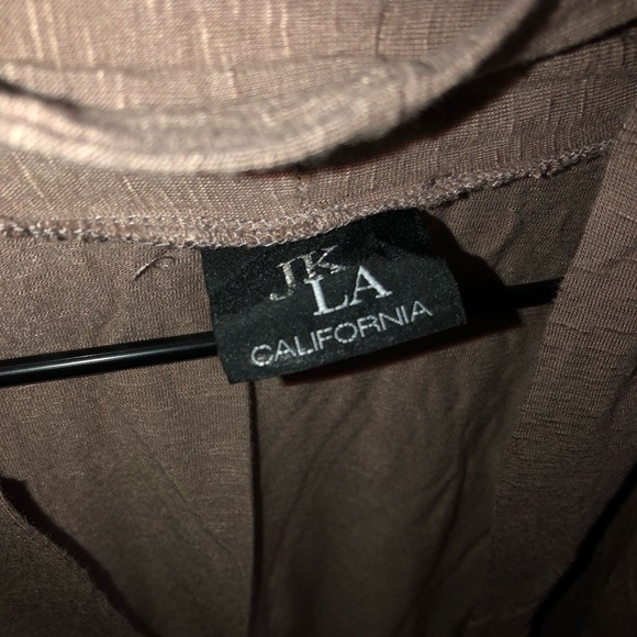 Cute short sleeve cardigan! Tan-ish color - Picture 3 of 3